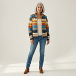 Karin Strickjacke mit buntem Zickzackmuster, Vorderansicht