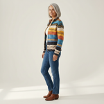 Karin Strickjacke mit buntem Zickzackmuster, Seitenansicht