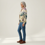 Heike Strickjacke mit Distel- und Landschaftsmotiv, Seitenansicht