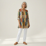 Avery | Lange Bluse mit Muster - Vorderansicht