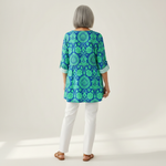 Romy | Lange Bluse mit Muster - Rückansicht