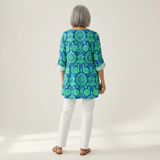 Romy | Lange Bluse mit Muster - Rückansicht