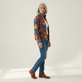 Susanne Strickjacke mit buntem Herzmuster, Seitenansicht