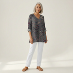 Kira | Lange Bluse mit Muster - Vorderansicht