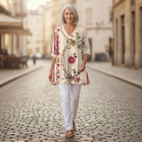 Aria | Lange Bluse mit Muster - im Alltag getragen