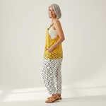 Marlene - Bequeme bedruckte Latzhose - Detailansicht