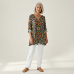 Liora | Lange Bluse mit Muster - Vorderansicht