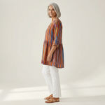 Elowen | Lange Bluse mit Muster - Seitenansicht