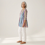 Noa | Lange Bluse mit Muster - Seitenansicht