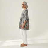 Sloane | Lange Bluse mit Muster - Seitenansicht