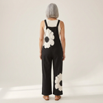 Anneliese - Bequeme bedruckte Latzhose - Detailansicht