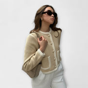Bettina | Klassische Strickjacke mit Ziertaschen