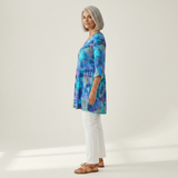 Riley | Lange Bluse mit Muster - Seitenansicht