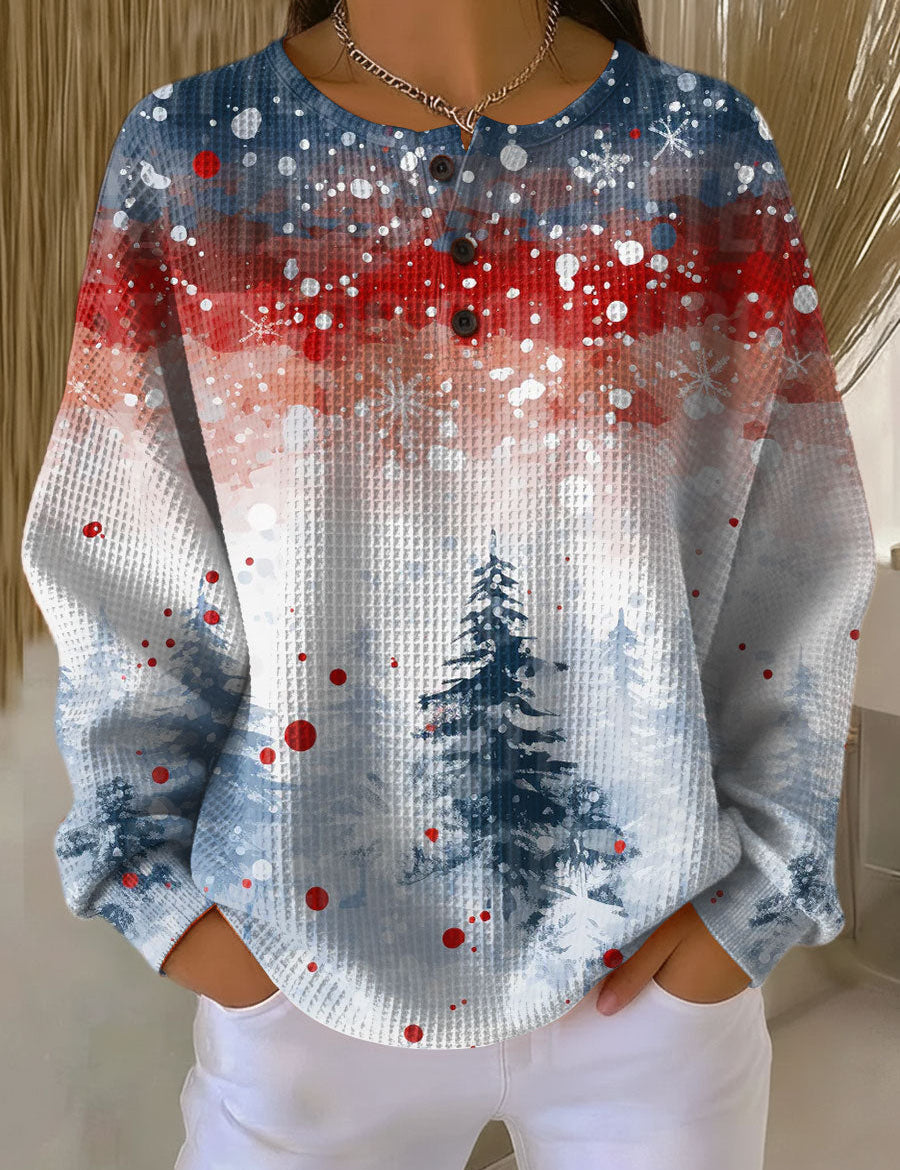 Astrid Weihnachtspullover in Hellblau mit Tannenbaum, Vorderansicht