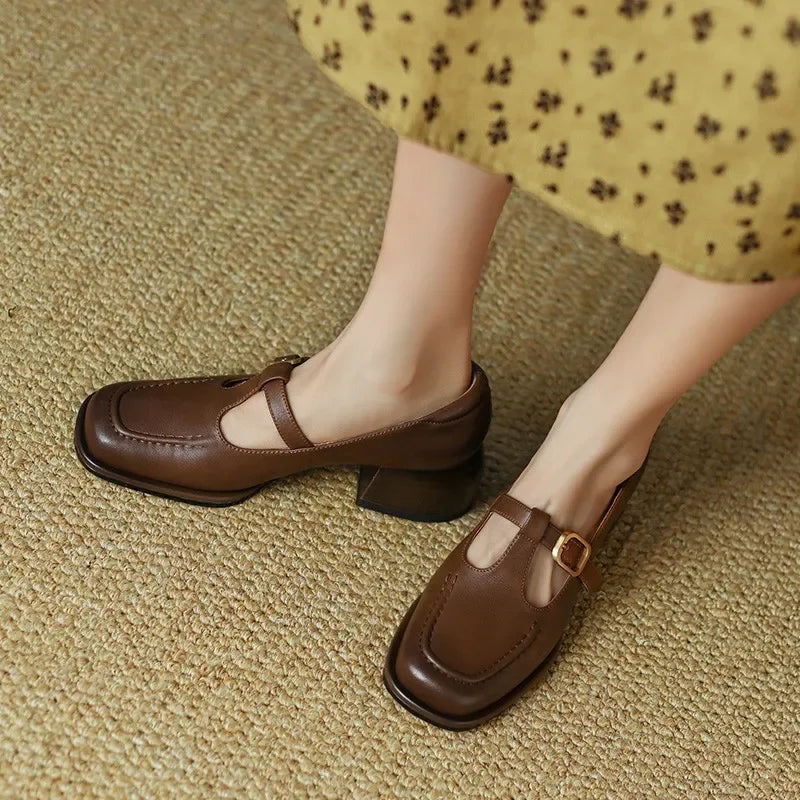 Emilia T-Steg-Schuhe im Vintage-Stil, Detailansicht