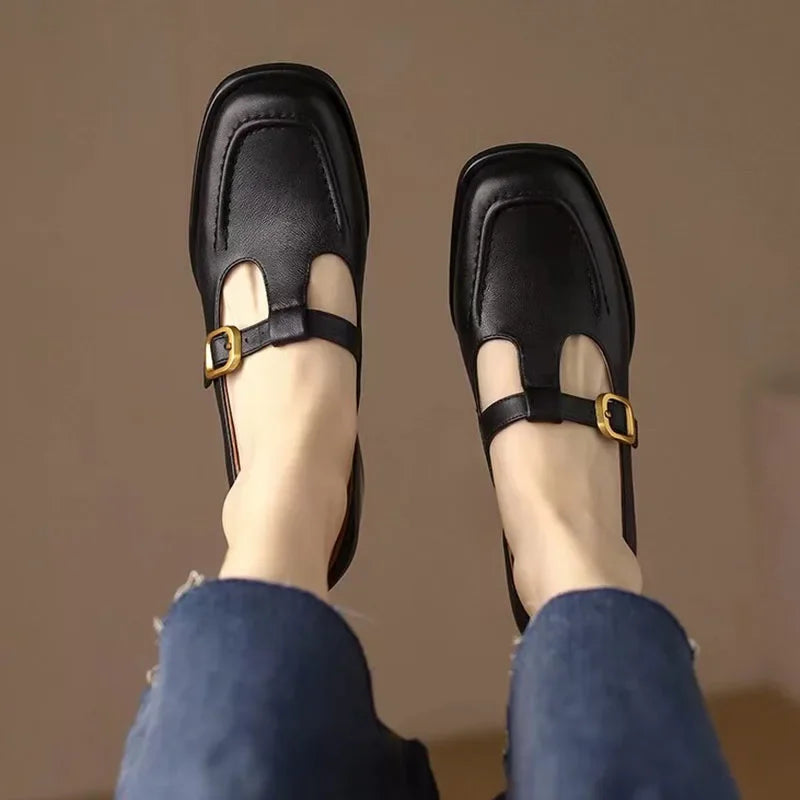 Emilia T-Steg-Schuhe im Vintage-Stil, Seitenansicht