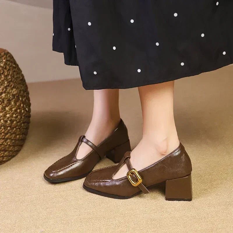 Ida Zeitlose Damen-Schuhe mit mittelhohem Absatz, Vorderansicht