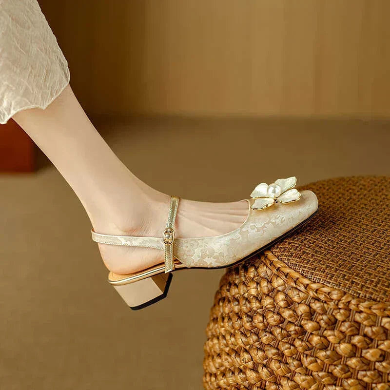 Mathilde Elegante Damenschuhe mit floralem Detail, Detailansicht