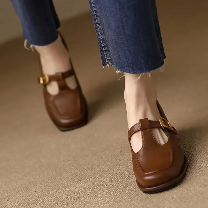 Emilia T-Steg-Schuhe im Vintage-Stil, Produktansicht