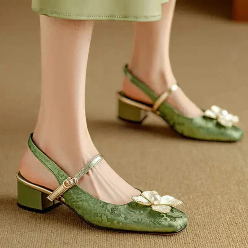 Mathilde Elegante Damenschuhe mit floralem Detail, Nahaufnahme