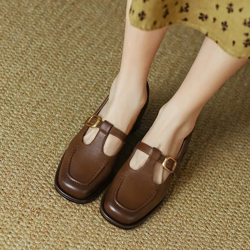 Emilia T-Steg-Schuhe im Vintage-Stil, Vorderansicht