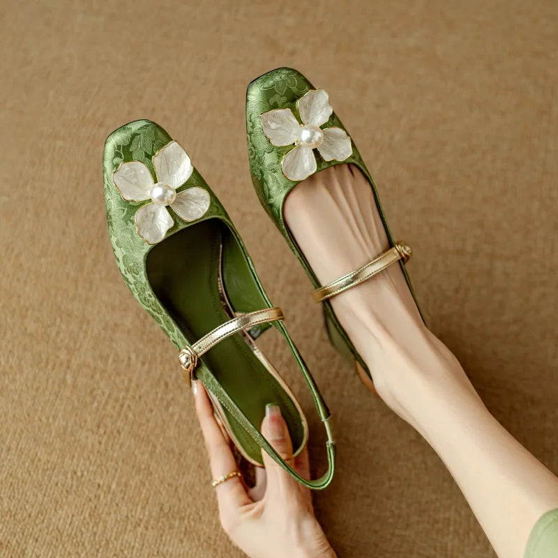 Mathilde Elegante Damenschuhe mit floralem Detail, Vorderansicht