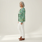 Annegret Grüne Strickjacke mit Seerosen-Motiv, Seitenansicht