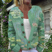 Annegret | Grüne Strickjacke mit Seerosen-Motiv