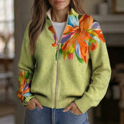 Claudia | Strickjacke mit farbenfrohem Lilienmotiv