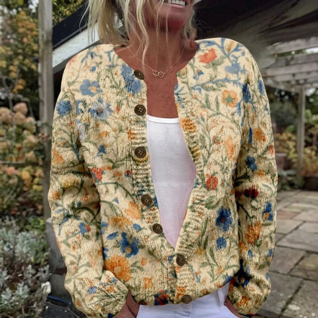 Cornelia Cremefarbene Strickjacke mit Blütenmuster, Vorderansicht