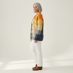 Dagmar Strickjacke mit Blockmuster in Ocker & Blau, Seitenansicht