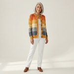 Dagmar Strickjacke mit Blockmuster in Ocker & Blau, Vorderansicht