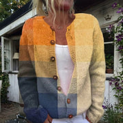 Dagmar | Strickjacke mit Blockmuster in Ocker & Blau