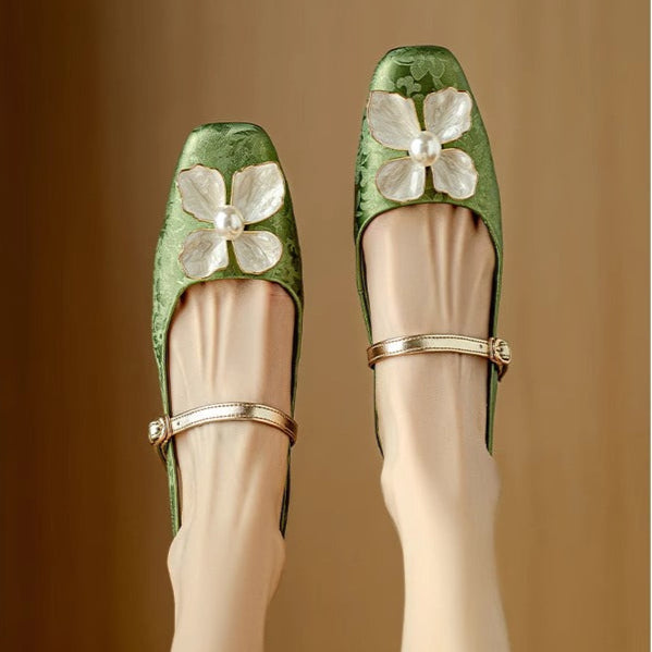Mathilde Elegante Damenschuhe mit floralem Detail, Detailansicht