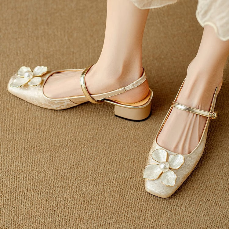 Mathilde Elegante Damenschuhe mit floralem Detail, Vorderansicht
