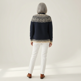 Gisela Dunkelblaue Strickjacke mit Schneesternmuster, Rückansicht