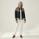 Gisela Dunkelblaue Strickjacke mit Schneesternmuster, Vorderansicht