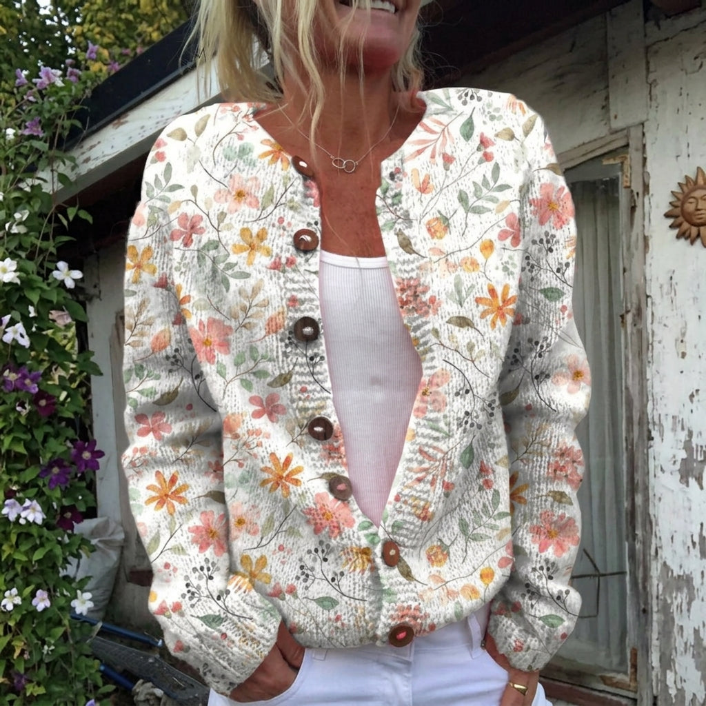 Greta Strickjacke mit zartem Aquarell-Blumenmuster, Vorderansicht