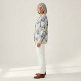 Heike Cremefarbene Strickjacke mit blauen Blüten, Seitenansicht