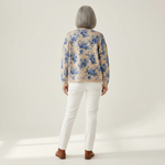 Heike Cremefarbene Strickjacke mit blauen Blüten, Rückansicht