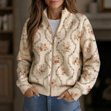 Ingrid Strickjacke mit zarten Blumenranken, Vorderansicht