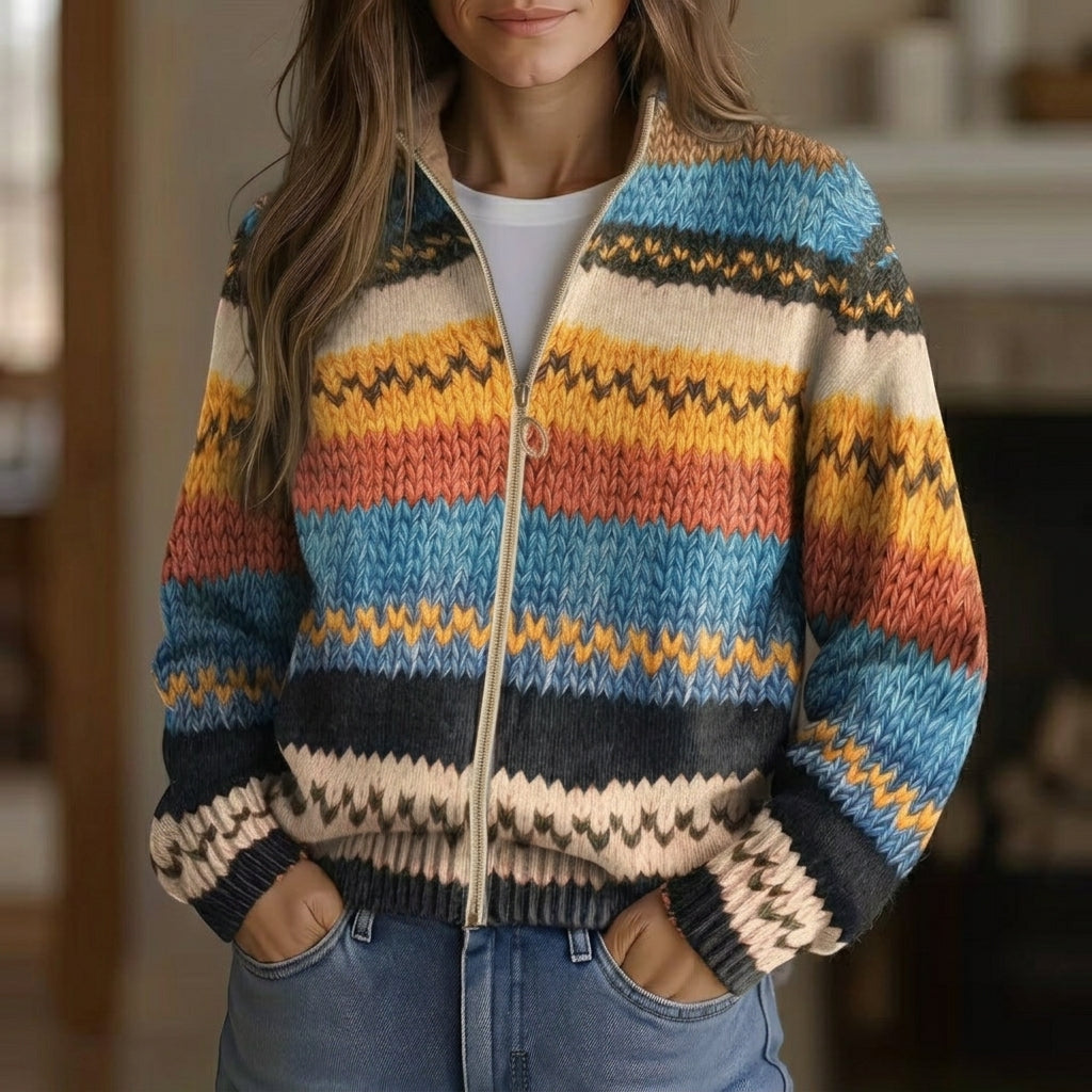 Karin Strickjacke mit buntem Zickzackmuster, Vorderansicht