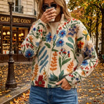 Birgit Strickjacke mit botanischem Blumenmuster, Detailansicht
