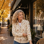 Ingrid Strickjacke mit zarten Blumenranken, Detailansicht