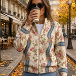 Sabine Strickjacke mit Rosenrankenmuster, Seitenansicht