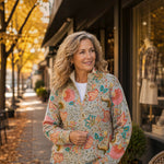 Petra Strickjacke mit floralem Gartenmuster, Seitenansicht