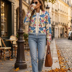 Birgit Strickjacke mit botanischem Blumenmuster, Seitenansicht