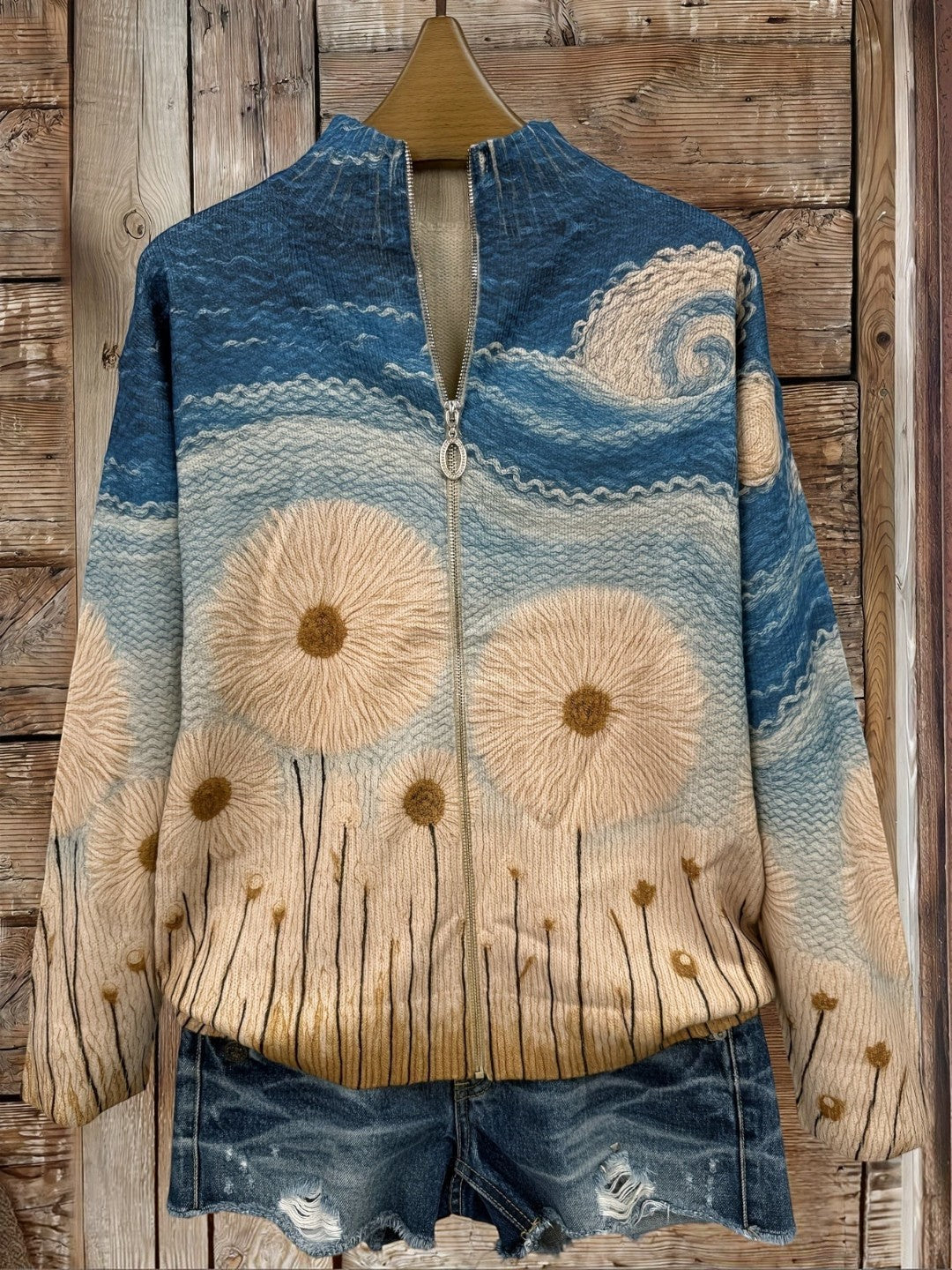 Renate Strickjacke mit Pusteblumen-Motiv, Seitenansicht