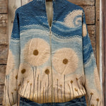 Renate Strickjacke mit Pusteblumen-Motiv, Seitenansicht