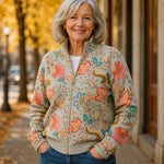 Petra Strickjacke mit floralem Gartenmuster, Detailansicht